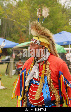 Native American Indian uomo contemporaneo a Pow Wow. Springfield, Ohio, Stati Uniti d'America. Foto Stock