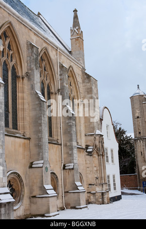 Norwich Cathedral in Norfolk dopo il record UK nevicata dei primi di gennaio 2010. Foto Stock