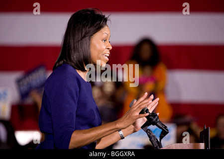 Michelle Obama parlando di fronte americano africano udienza durante Barack Obama Rally Presidenziale, 29 Ottobre 2008 Foto Stock