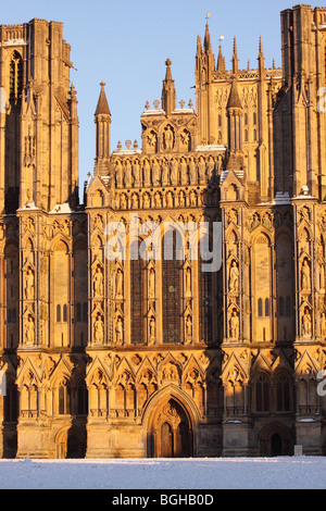 Cattedrale di Wells con neve invernale nel gennaio 2010 Foto Stock