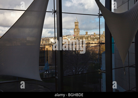 Vista dal Museo National Media verso il Municipio, Bradford, West Yorkshire, Inghilterra Foto Stock