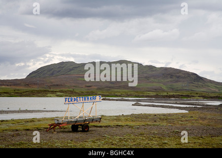Segni condizionati dalla comunità locale a dimostrazione del fatto che questo settore sarà allagato se una diga è costruita sul fiume Thorsja, Islanda. Foto Stock