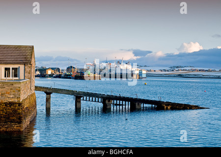 La vecchia imbarcazione di salvataggio lanciare sul lungomare a Stromness Orkney continentale, regione delle Highlands Scozzesi SCO 5818 Foto Stock