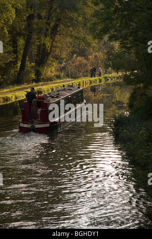 Narrowboat sulla navigazione Wey Canal, Surrey Foto Stock