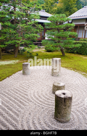 Zen tradizionale ghiaia rastrellata giardino, Hojo 'Hasso' (Zen) giardino orientale, Tofuku-ji, Kyoto, Giappone Foto Stock