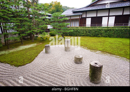 Zen tradizionale ghiaia rastrellata giardino, Hojo 'Hasso' (Zen) giardino orientale, Tofuku-ji, Kyoto, Giappone Foto Stock