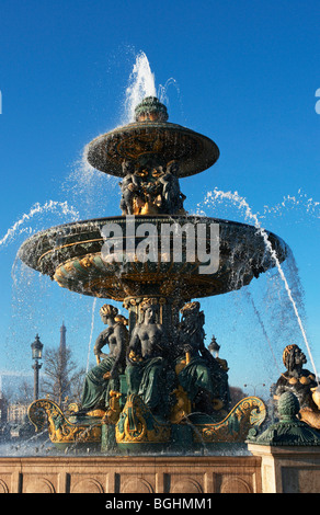 Fontana di navigazione marittima a Place de la Concorde Parigi Francia Foto Stock