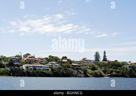 Le case di lusso sulla banca del fiume Swan tra Perth e Fremantle in Western Australia. Foto Stock