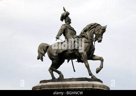 Statua equestre in bronzo di Umberto I di Savoia re d'Italia sul Corso Vittorio Asti Piemonte Italia Foto Stock