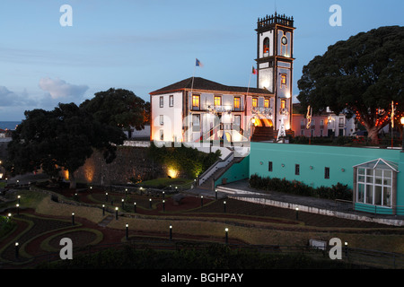 Ribeira Grande town hall durante il periodo natalizio. Sao Miguel island, Azzorre. Foto Stock