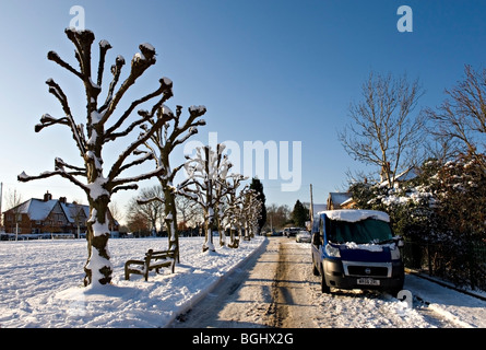 Weald village, Kent, Regno Unito dopo nevicata Foto Stock