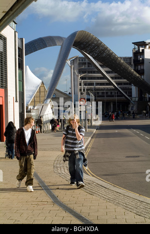 Vista del Frank Whittle arch a Coventry city centre Foto Stock