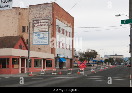 Danni strutturali di un edificio in muratura si trova a Eureka, ca dopo il 6.5 terremoto di magnitudine il 9 gennaio 2010 Foto Stock