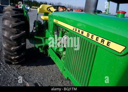 I trattori John Deere e digital signage. Foto Stock