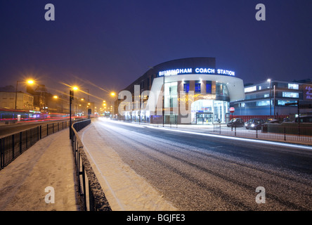 La nuova stazione dei pullman in Digbeth, Birmingham City Centre, durante una tempesta di neve. Foto Stock