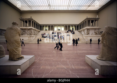 Berlino Pergamon Museum tempio 2009 1989 DDR Germania unificata in avanti positivo storia guerra guerra fredda estremità est ovest dividere città Berl Foto Stock