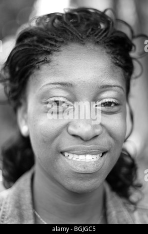 Giovani afro-caraibica donna fotografata a Vauxhall South London REGNO UNITO Foto Stock