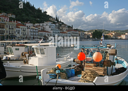 Barche da pesca nel porto di Gytheio Peleponnese Grecia Foto Stock