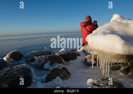 Mar Baltico golfo di Riga wintery costa al Ezurgu scogliere in Vidzeme Lettonia Foto Stock