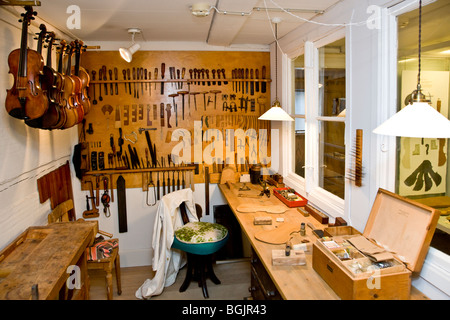 Un violino creatori workshop Foto Stock