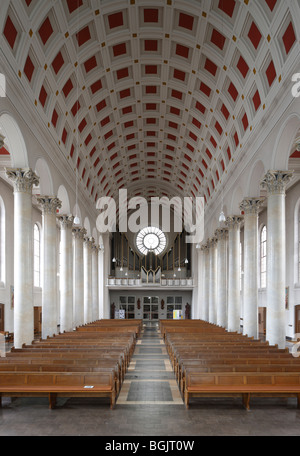 Bensheim, St. Georg, 1830 von Georg Moller erbaut, Wiederaufbau 1949-1953, Blick nach Westen Foto Stock