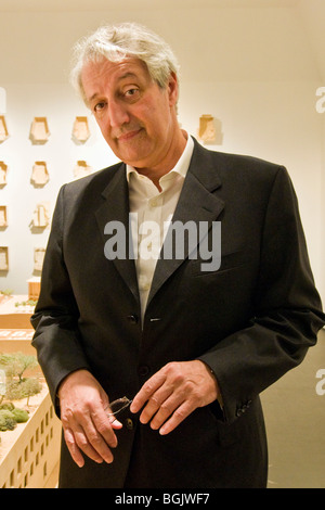 Davide Rampello Presidente della Triennale di Milano (Milano)- Gehry exhibition, Palazzo della Triennale di Milano, Italia (27.10.09) Foto Stock