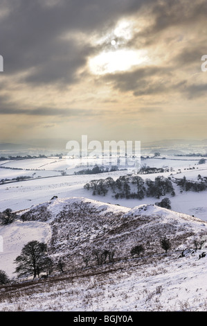 In inverno la neve sul Shropshire Hills, visto dalla speranza Bowdler Hill, vicino la pietra Gaer, Church Stretton, Gennaio 2010. Foto Stock