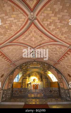 L'ornato soffitto dipinto nella famosa Cappella italiana di agnello Holm terraferma Isole Orcadi Scozia. SCO 5844 Foto Stock