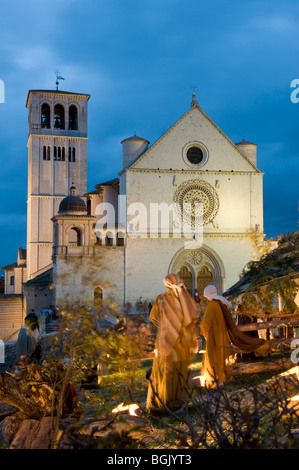 Assisi Colle del Paradiso presepe nella parte anteriore della chiesa di San Francesco Foto Stock