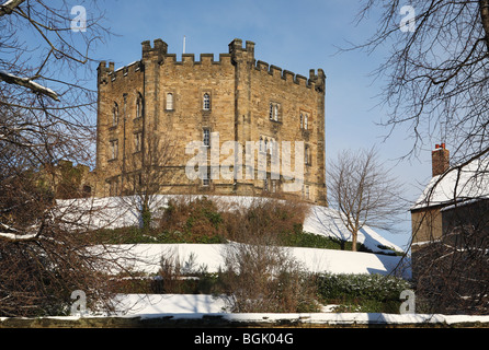 Durham Castle o mantenere visto dal palazzo verde in condizioni invernali, a nord-est dell' Inghilterra. Foto Stock