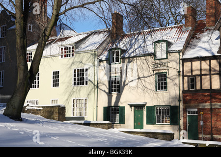 Dun Cow Lane, case in Durham City in inverno Foto Stock