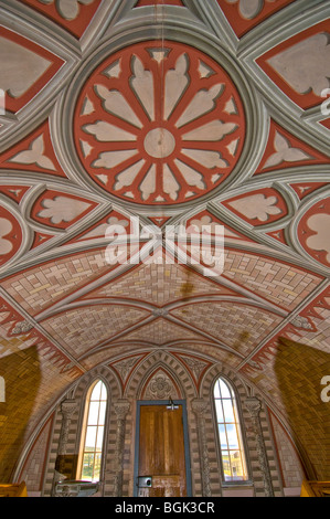 L'ornato soffitto dipinto sopra l'ingresso per la famosa Cappella italiana di agnello Holm terraferma Isole Orcadi Scozia. SCO 5845 Foto Stock