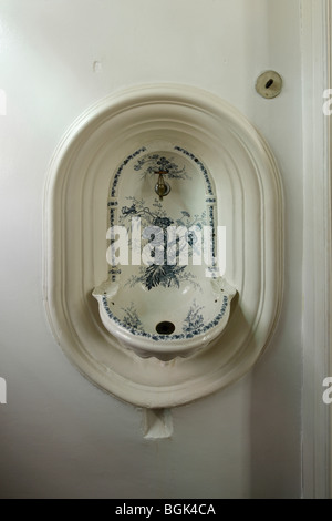 Solingen, Gesenkschmiede Hendrichs, LVR-Industriemuseum, Fabrikantenvilla, Toilette auf halber Treppe, Waschbecken Foto Stock