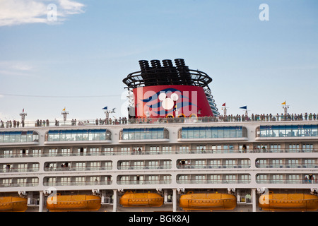 Cape Canaveral, FL - Nov 2008 - Close up della Disney Wonder nave da crociera con partenza dal Porto di Cape Canaveral, in Florida Foto Stock