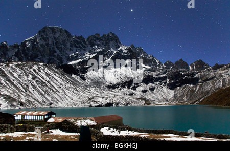 Campeggio di montagna Lago Gokyo di notte Himalaya Nepal Asia Foto Stock