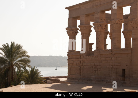 Tempio di Philae sull isola di Agilika vicino a Aswan, Egitto, Africa Foto Stock