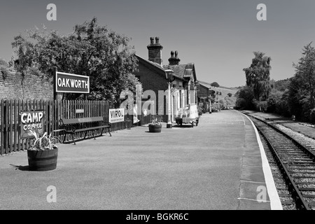 Stazione di Oakworth sulla ferrovia a vapore preservata Keighley & Worth Valley, Oakworth, West Yorkshire, Inghilterra, Regno Unito Foto Stock