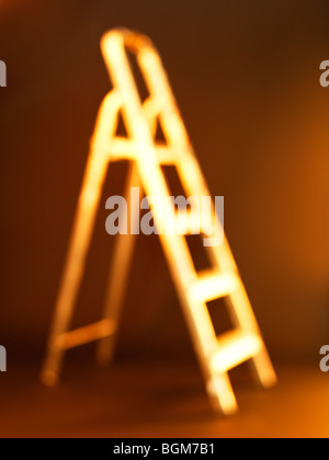 Il passo delle scale di colore oro Foto Stock