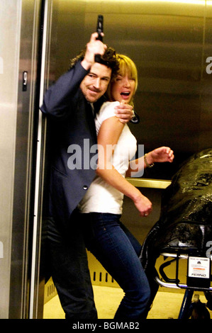 Dodici tornate Anno : 2009 Direttore : Renny Harlin Aidan Gillen, Ashley Scott Foto Stock