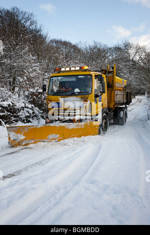 Spartineve sgombero della neve dalle strade nel North Yorkshire Foto Stock