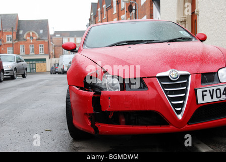 Alfa Romeo Auto estremità anteriore danno. Foto Stock