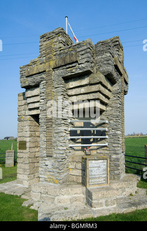 WW1 un monumento per i fratelli Van Raemdonck, la prima guerra mondiale un memorial a Steenstrate, Fiandre Occidentali, Belgio Foto Stock