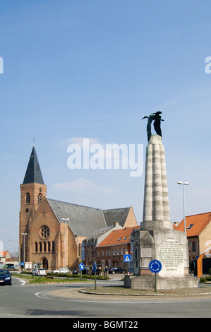 WW1 monumento per Georges Guynemer, la prima guerra mondiale uno francese pilota da caccia a Poelkapelle, Fiandre Occidentali, Belgio Foto Stock