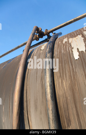 Tubi sul camion cisterna rimorchio Foto Stock
