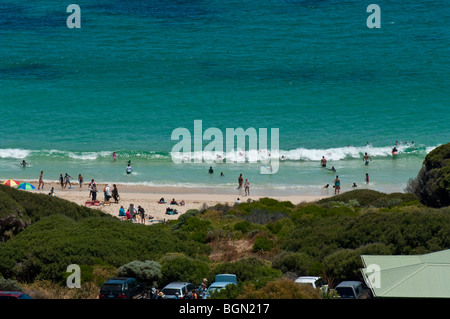 Bagnanti per godersi la spiaggia di Yallingup, uno del Western Australia's top spiagge da surf - visualizzazione ampia Foto Stock