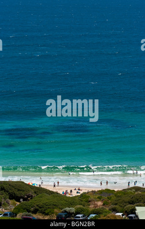 Bagnanti per godersi la spiaggia di Yallingup, uno del Western Australia's top spiagge da surf - visualizzazione ampia Foto Stock