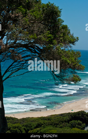 Bagnanti per godersi la spiaggia di Yallingup, uno del Western Australia's top spiagge da surf - visualizzazione ampia Foto Stock