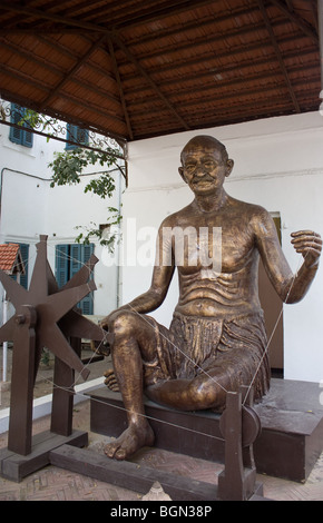 Statua del Mahatma Gandhi vicino a Rajghat, Delhi Foto Stock