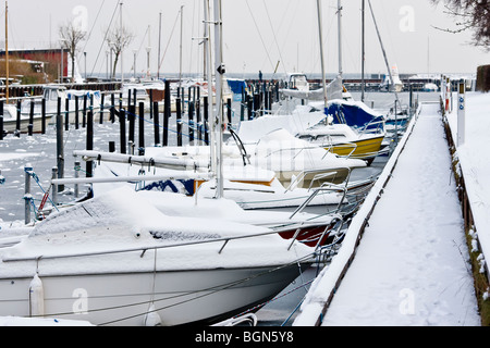 Il congelamento di barche in Sundby Sejlforening Harbour Foto Stock