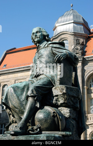 Statua dello scienziato e inventore Otto von Guericke, Magdeburgo, Sassonia-Anhalt, Germania Foto Stock